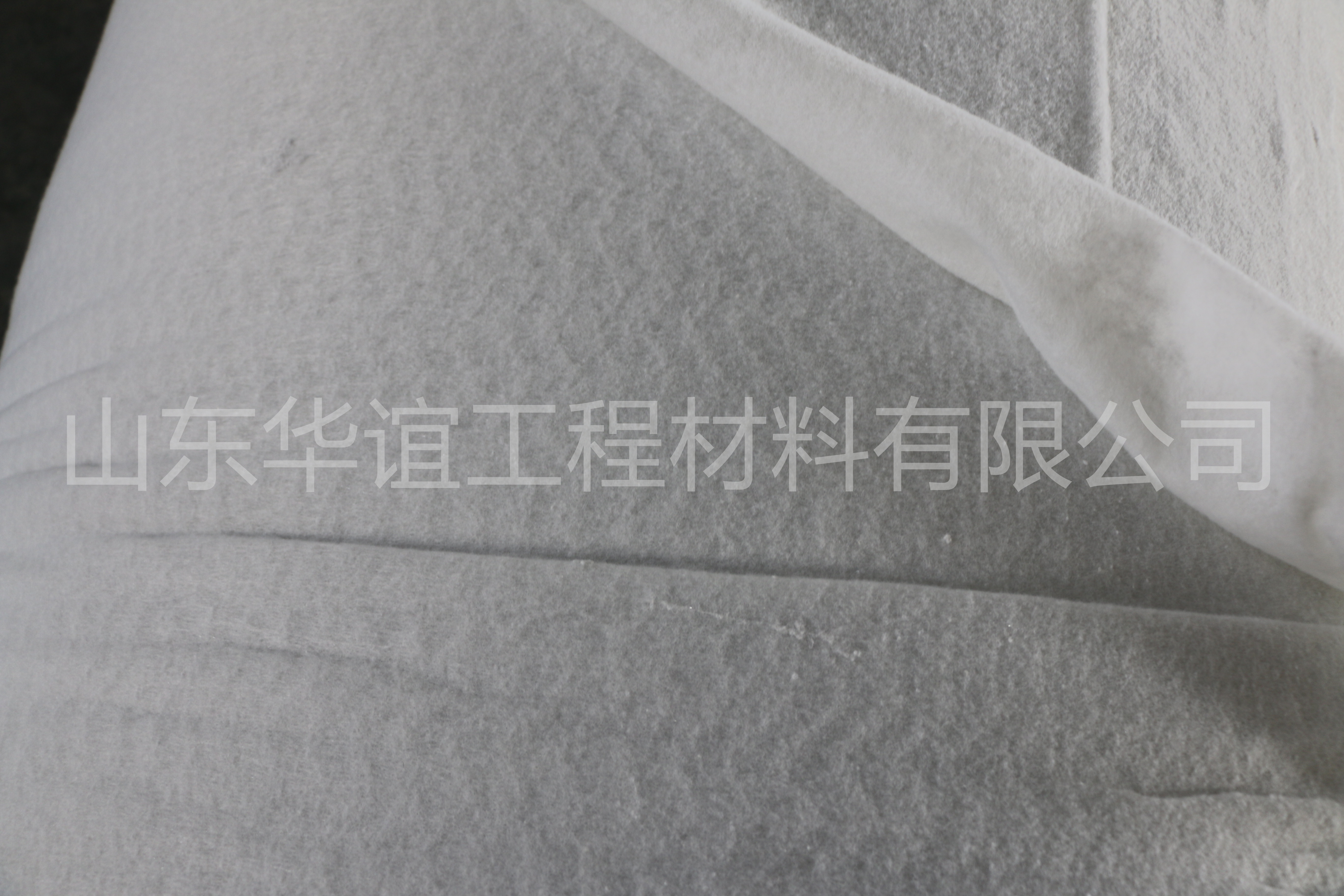  什么樣的土工布適合生產(chǎn)和施工？
